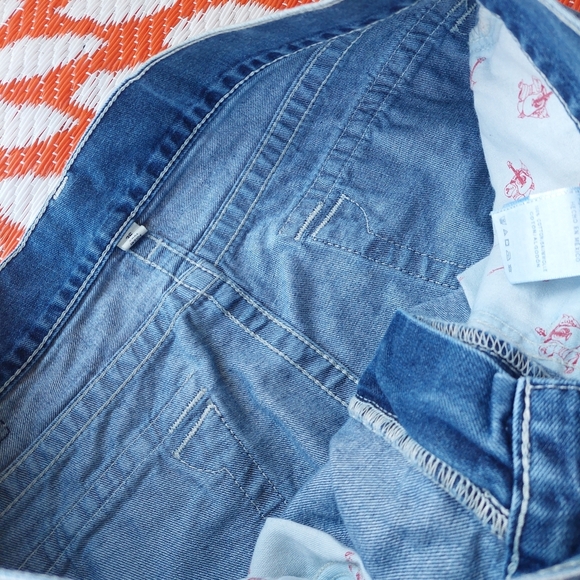 True Religion Cut-Off Jeans Shorts Men sz 36 Medium Fade - Picture 4 of 9